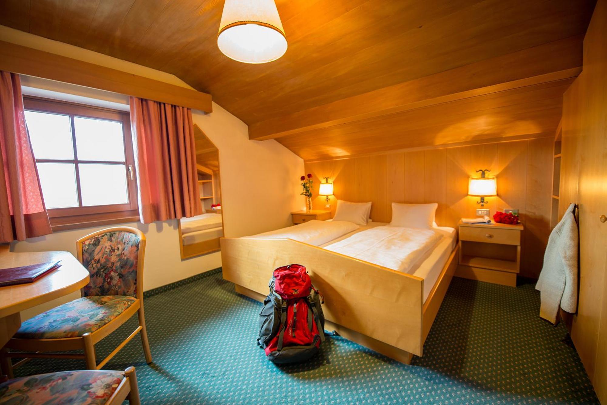 Hotel Garni Doris Castelrotto Habitación foto